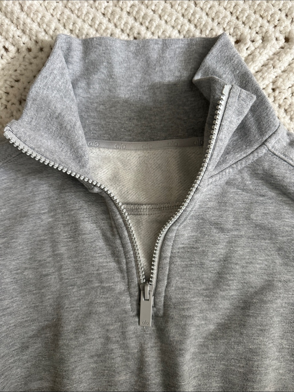 ALO Yoga women’s  Gray Quarter-Zip Cropped Pullover Sweatshirt
